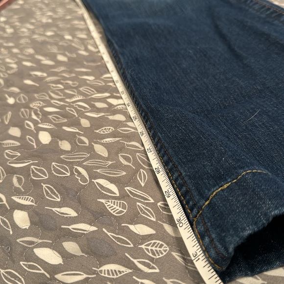 TRUE RELIGION women’s Sammy flare jeans, size 29 - Picture 13 of 14